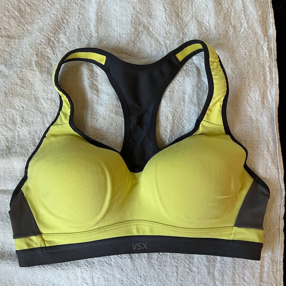 “VSX Sport” bra, size 36B with underwire & slight padding